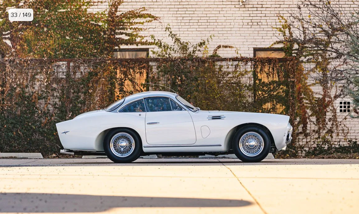 На аукціон виставили дуже рідкісний раритетний спорткар від українського дизанейра: фото